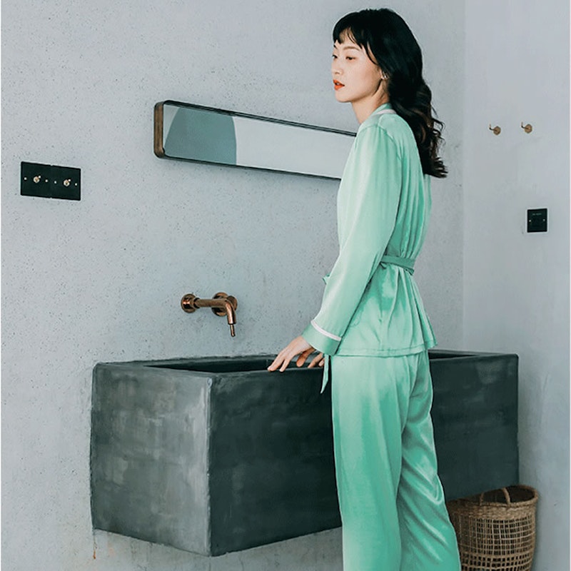 19 Momme Sexy Stylish Silk Pajamas Set