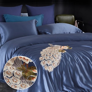 Luxurious 25 Momme Silk Bedding Set With Embroidery Peacock