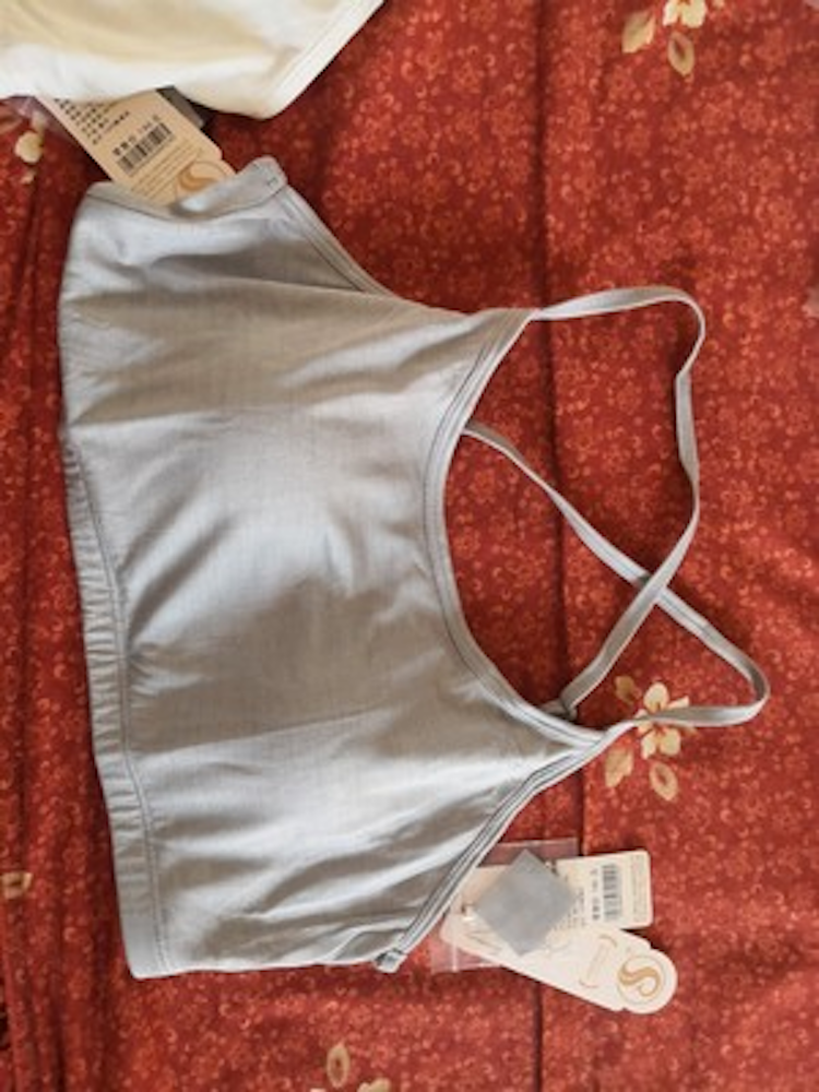 Wireless Mulberry Silk Bra for Women 2022 Summer Tops Comfort Fit Yoga  Sports Bras Lingerie Sleepwear (Color : Gray-Green, Size : S/Small) :  : Clothing, Shoes & Accessories