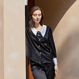 Women Retro Black Silk Pajamas With Pointy Collar